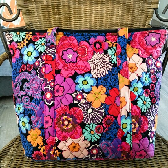 Bundle - Vera Bradley 2 Totes/Handbags & Travel Cosmetic Bag - Picture 8 of 12